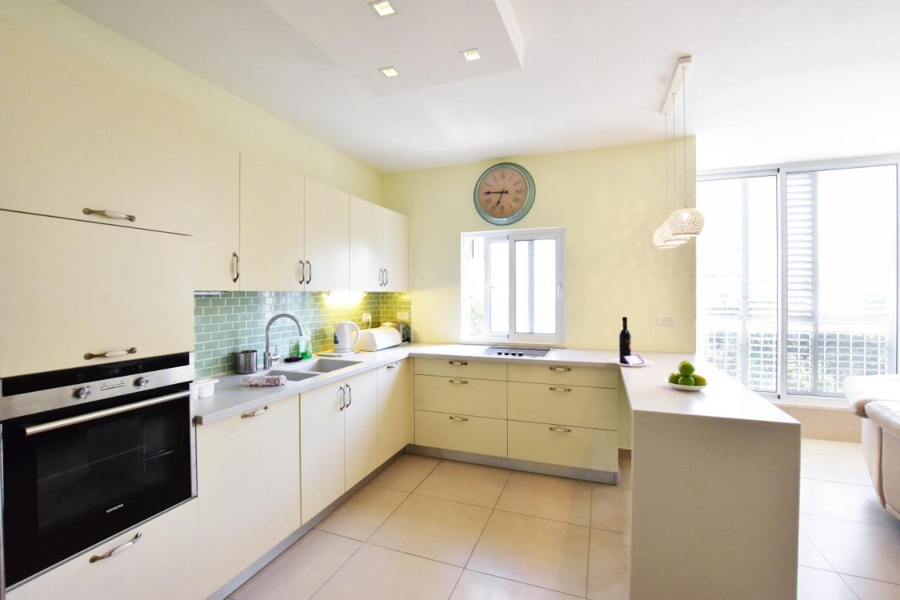 Gordon Beach- Luxury-parking- 'stay At My Place' Apartment Tel Aviv