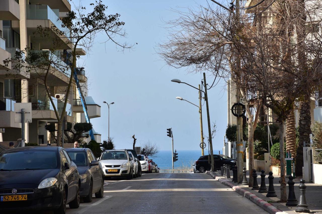 Gordon Beach- Luxury-parking- 'stay At My Place' *