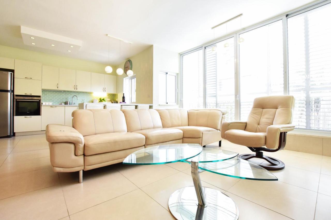Gordon Beach- Luxury-parking- 'stay At My Place' Apartment