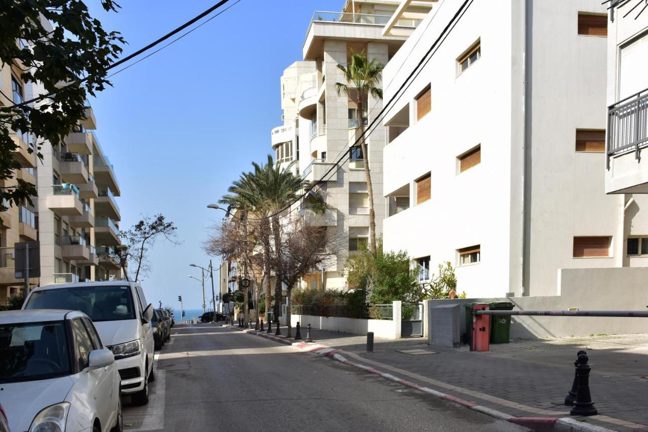 Gordon Beach- Luxury-parking- 'stay At My Place'